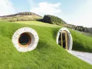 North Wales 'Hobbit hut' with hot tub and Snowdonia views