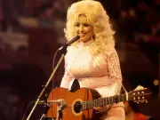 Oncologist lists cancer signs after Dolly Parton's death