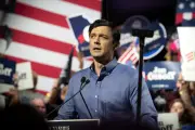 Ossoff Criticizes Trump's Iran Policy, Warns of War Risk