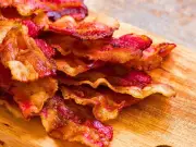 Oven-cooked bacon beats frying: no oil, extra crispy