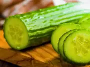 Paper Towel Trick Keeps Cucumbers Fresh for 3 Weeks