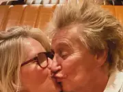 Penny Lancaster shares update with Rod after he cancels tour dates