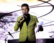 Perez Hilton able to communicate after hospitalization