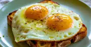 Perfect fried egg yolks: 1 kitchen item makes them jammy