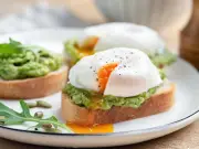 Perfect runny poached eggs in 2 minutes with microwave method