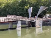 Pero's bridge in Bristol closes after 'collapsing' into harbour