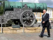 Putin Shows Off Massive Cannon Before Nuclear Power Claims
