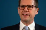 Reform UK unveils mandatory 20-hour community work plan for benefits claimants