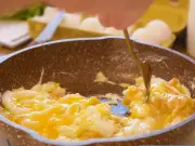 Remove scrambled egg residue from pans with ice cubes, not soap