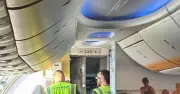 Ryanair passengers pass out and vomit in heat
