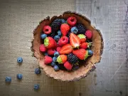 Simple 35p vinegar trick keeps berries fresh for up to 10 days