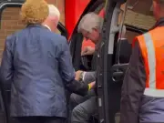 Sir Alex Ferguson arrives in protective boot at Man Utd vs Ipswich