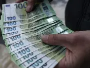 Spain to Introduce €10,000 Cash Limit for Holidaymakers by 2027