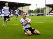 St Mirren beat St Johnstone with late Phillips penalty