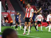 Swansea City set to sign Ross Stewart as sixth summer addition
