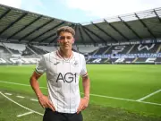 Swansea City sign Benfica defender Tiago Parente on loan