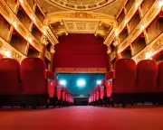 Theatre worker shares entertaining stories from the stalls to the stage door