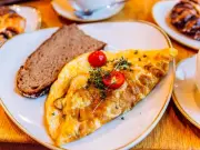 Top chef's simple recipe for soft and fluffy omelettes