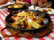 Tourists stunned by paella bill after menu price misunderstanding