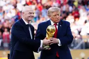 Trump warns FIFA against replacing Infantino
