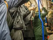 Tube snog fest at rush hour prompts commuter etiquette list