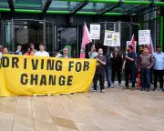 Uber driver wins court case over TfL licence renewal delay