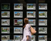 UK House Prices Fall as Interest Rates and Oil Prices Weigh