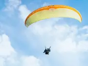 UK soldiers to fly behind enemy lines with new military paraglider