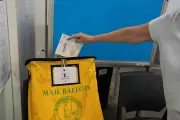 US Supreme Court Backs Trump on Mail-In Voting Deadline