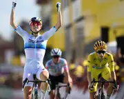 Vollering wins Tour de France Femmes stage five, takes yellow