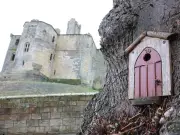 Warkworth: A Historic Northumberland Village Drawing Tourists