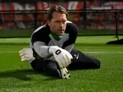 Westerveld 'disgusted' after Houllier signed two keepers 25 years ago