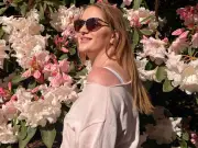 Woman, 29, faces losing legs after knee pain 'dismissed'