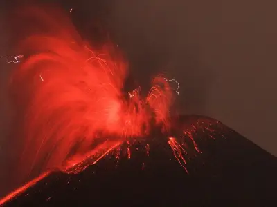 209 flights suspended as Anak Krakatau ash hits Jakarta airport