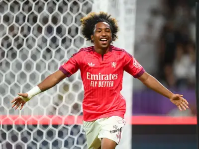 Arsenal dealt transfer blow as Sunderland win race for Fofana
