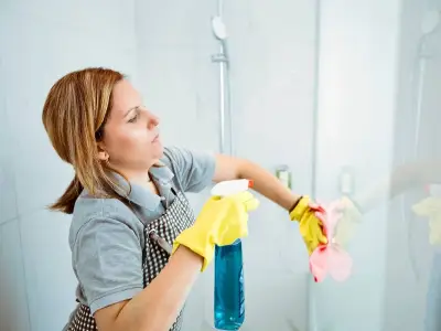 Baking paper hack stops limescale stains on shower screens