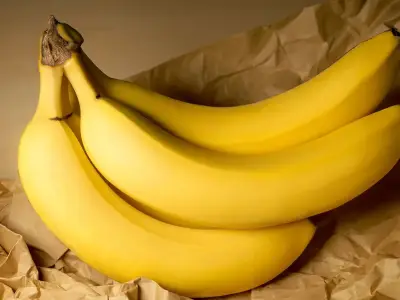 Bananas stay fresh 16 days with simple glass jar fridge hack
