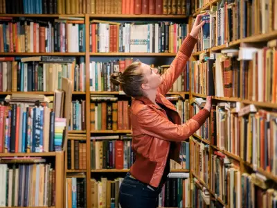 Charity bookshop's 'incredible' book tower sparks safety fears