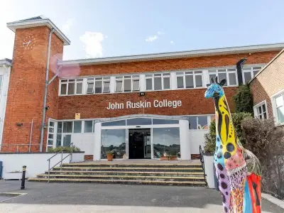 Croydon lockdown as police hunt teen with blade near schools