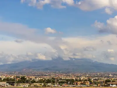 Etna eruption suspends Catania flights until 4pm