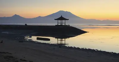 FCDO warns UK tourists over free drinks after methanol deaths