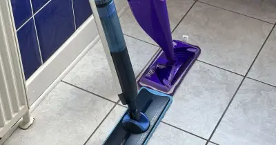 Flash vs Philips mops compared: electric mop wins for effortless shine