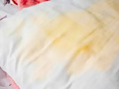 Get stained pillows white again with 1 natural laundry item