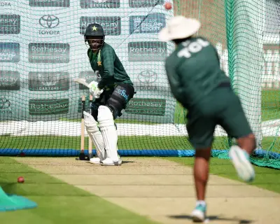 Hesson takes charge of chaotic Pakistan Test squad after seven sent home