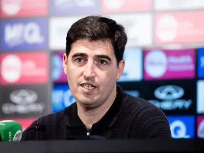 Iraola Defends Wirtz After Carragher Criticism