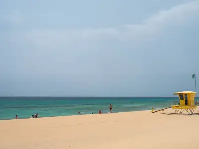Lifeguard rescues British family of four at Fuerteventura beach