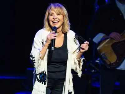 Lulu honoured with plaque at Glasgow's first Music Heritage Trail