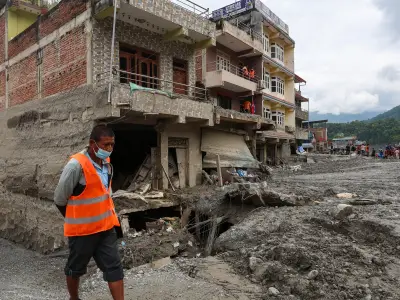 Nepal-China floods death toll tops 1,000 with 4,000 missing