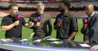 Neville and Wright Clash Over Arsenal and Chelsea Attack