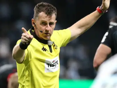 Nigel Owens to Present New S4C Farming Series 'Second Chance Farm'